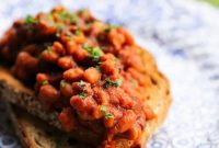 Slow-Cooker Breakfast Baked Beans with Bacon and Maple