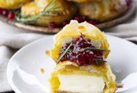 Baked Brie en Croûte: Melted Cheese Wrapped in Puff Pastry