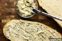 Creamy Garlic Herb Spread for Garlic Bread
