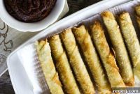 Crispy Fried Mozzarella Sticks with Marinara Dipping Sauce