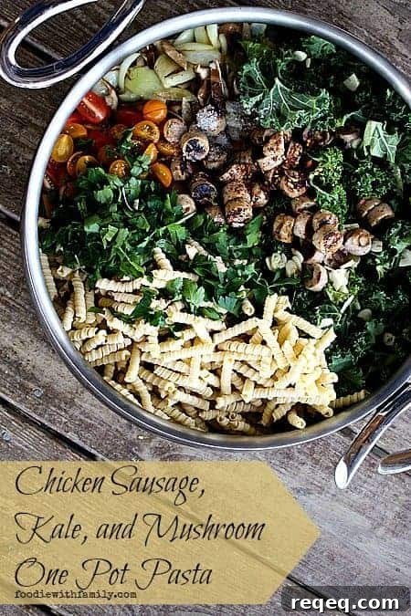 25-Minute Chicken Sausage, Kale & Mushroom One-Pot Pasta 4 Chicken Sausage, Kale, and Mushroom One Pot Pasta foodiewithfamily.com #onepot #pasta #OnePotMeal