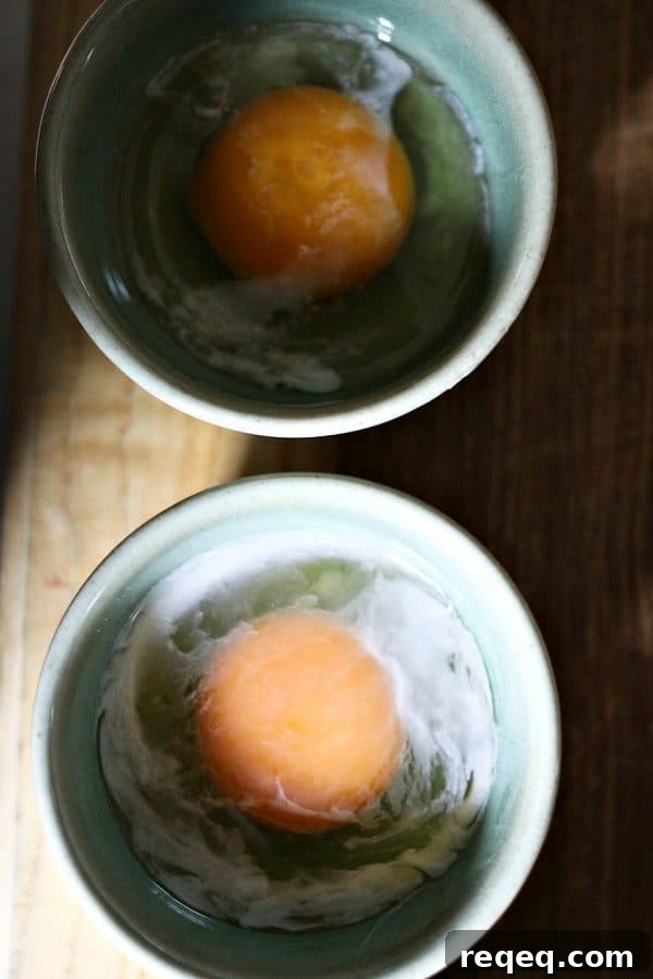 How to perfectly poach an egg from foodiewithfamily.com