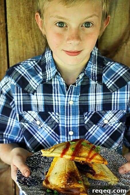 Ty's Best Breakfast Sandwich {scrambled eggs, crispy hashbrowns + bacon, and cheese in sourdough toast! foodiewithfamily.com