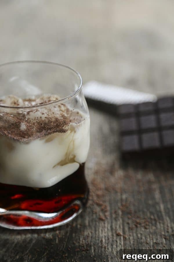 Silk Anna Kournikova Skinny White Russian Cocktail Recipe 2 Silk Anna Kournikova - Skinny White Russian Cocktail using Silk Almondmilk #sponsored #MeatlessMondayNight