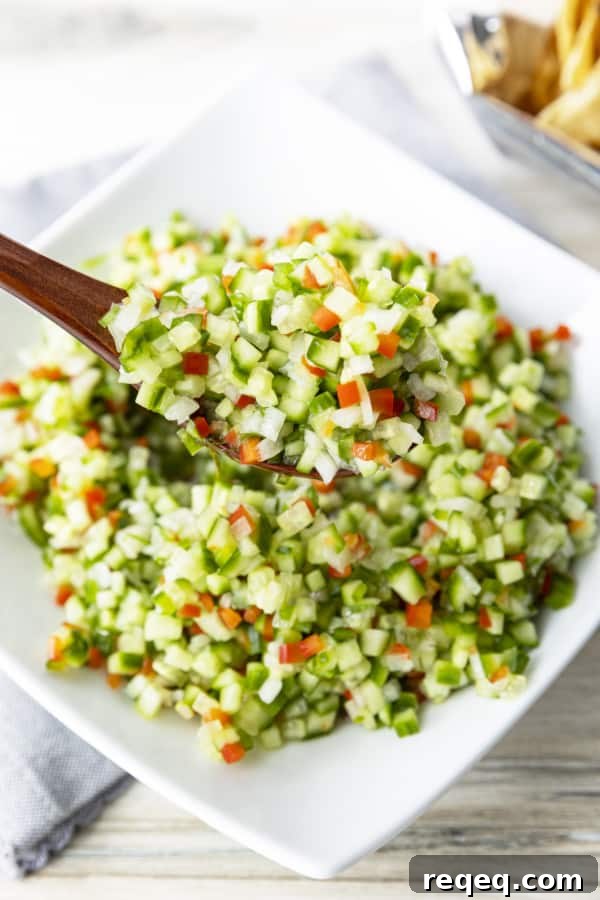 Pickled Pico de Gallo: Tangy Mexican Salsa Recipe 5 Pickle de Gallo combines everything you love about garlicky dill pickles with the crunch of fresh cucumbers, red bell peppers, and onions, and the snackability of pico de gallo or salsa. It's about to be your new favourite thing.