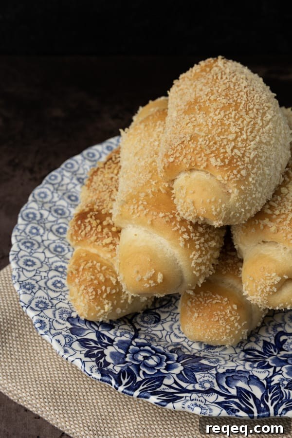 Senorita Bread: Sweet Filipino Ensaymada Recipe 3 Señorita Bread rolls ready to enjoy.