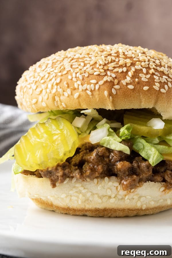 Big Mac–Style Sloppy Joes: Classic Cheeseburger Flavors in a Sandwich 2 Big Mac Sloppy Joes: bring 'the golden arches' treatment to these delightfully different Sloppy Joes made with seasoned beef, special sauce, lettuce, cheese, pickles, and onions. It’s all the good stuff in a Big Mac but easily made at home!